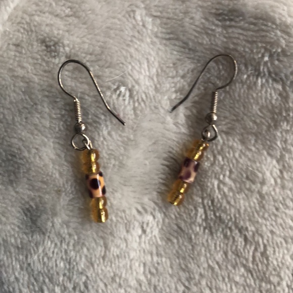 Goldtone enameled pendant fish with 8 rhinestones just over 1 inch size pendant. - Picture 3 of 5